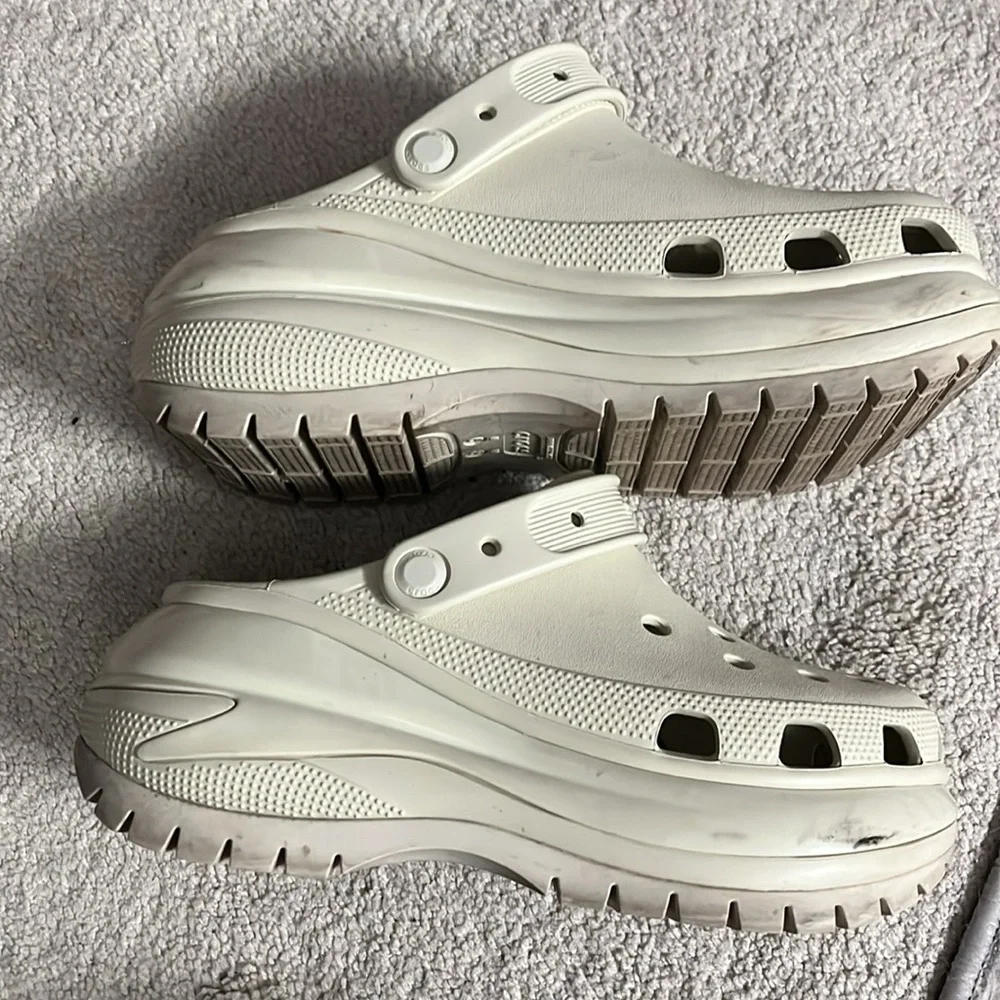 Beige crocs with thick heels women’s size 8 - Picture 2 of 7
